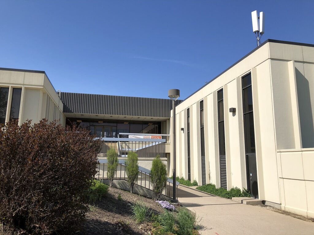 The Technology Building at Bowling Green State University. Primarily hosts Engineering, Visual Communication Technology, Mechitronics, and Aviation courses.
