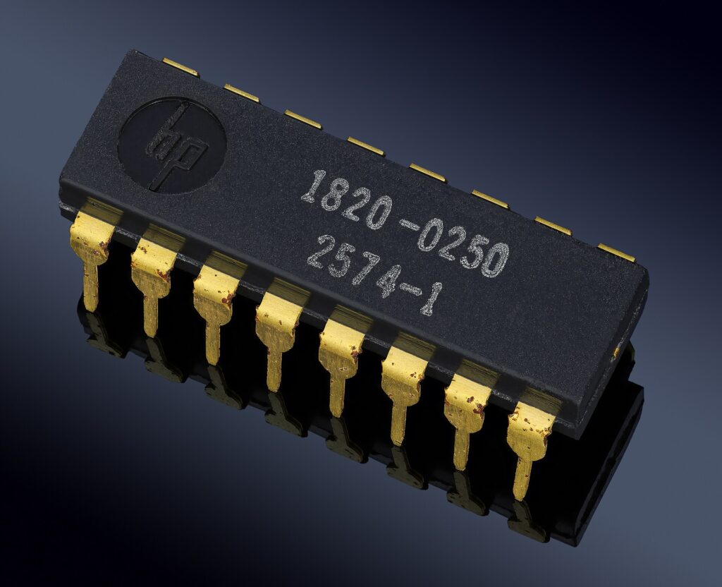 HP 1820-0250 6 Bit Comparator;[1] Manufactured by Hewlett Packard, 1974.