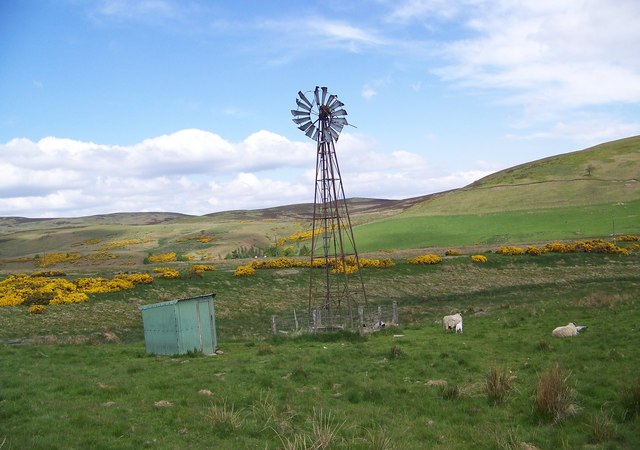 Wind turbine, Mullion This small wind turbine looks broken, so I don't expect it makes much clean energy.